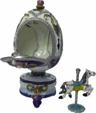 Schmuckei Fabergèstil mit Karussellpferd und Spieluhren-Miniaturwerk, eine von drei Türen geöffnet, Karussellpferd mit Magnet entnehmbar