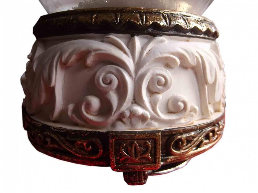 Spieluhren-Schneekugel mit Engel Putte schlafend, Sockel verziert, cremeweiß u bronzefarben