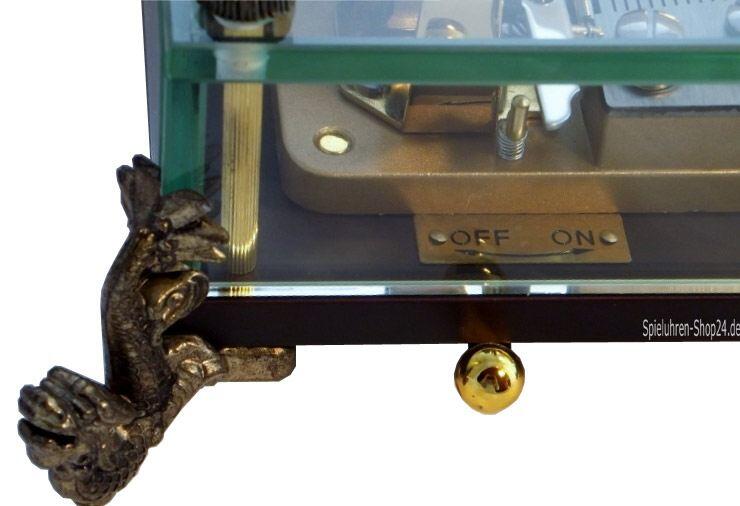 Kristallglas Spieluhr 50tönig- Rhymes, Nahaufnahme Drachenfuß und Stoppfunktion