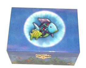 Regenbogenfisch Spieluhr Trousselier, Ansicht von oben auf geschlossenen Spieldosen-Deckel