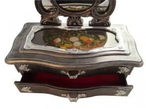 Schmuckkommode mit Spieluhr, Spiegel u Tänzerin, silber-grau