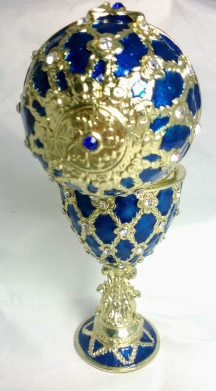 Schmuckei Fabergè Stil und Spieluhr blaun geöffnet Rückseite