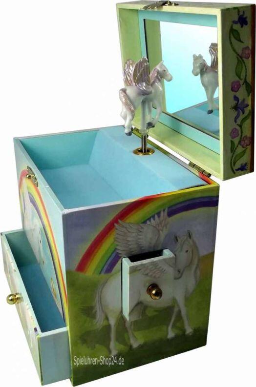 Geöffnete Spieluhr zeigt den hellblauen Samt im Inneren und Pegasus vor dem Glas-Spiegel