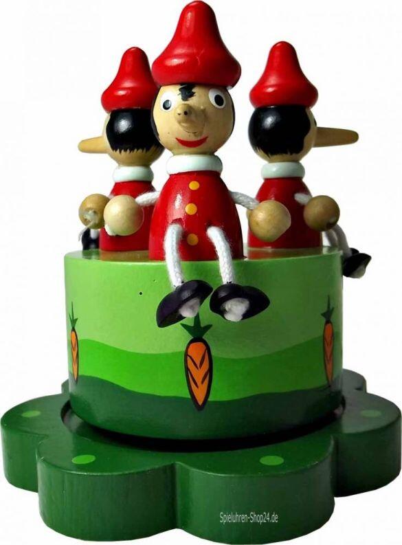 Spieluhr - Der hölzerne Pinocchio sitzt auf massiver Holzspieluhr