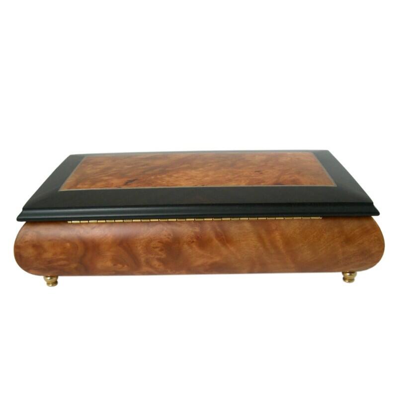 Schmuckschatulle von Böhme Music aus Ulmen-Wurzelhol, Ansicht Rückseite bei geschlossener Spieluhr