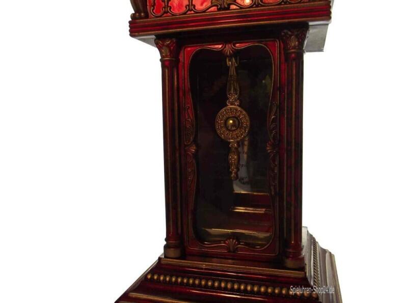 Standuhr mit Uhr und Spieluhr, Ansicht Mittelteil vorn mit Pendel hinter Kunstglas