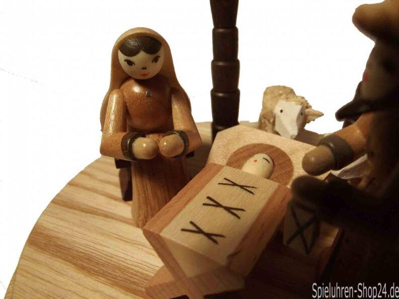 Christi Geburt in Betlehem Erzgebirge Spieluhr, Ausschnitt vom Jesuskind und Maria