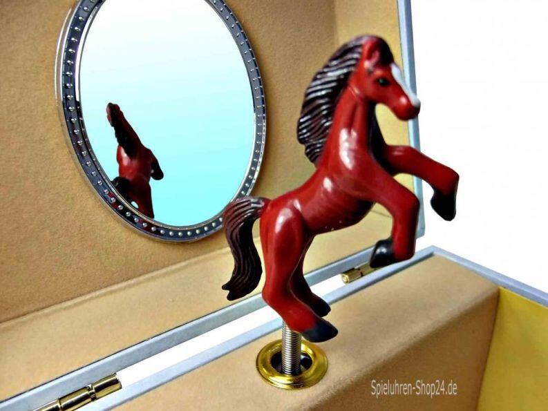 Das stolze Pferd dreht sich zu  My Old Kentucky Home