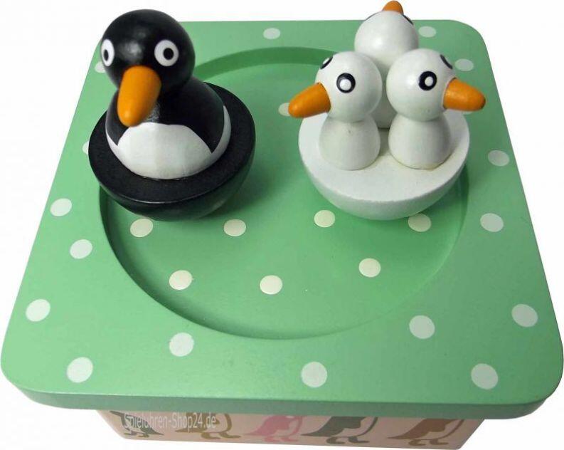 Pinguinfamilie tanzt auf Eisfläche dieser Holzspieldose