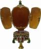 Fabergè Stil Spieluhr und Schmuckei prunkvoll, die reich verzierte Krone steht vor der Spieluhr